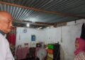 Robi Barus Bantu Renovasi Rumah Warga Kurang Mampu 