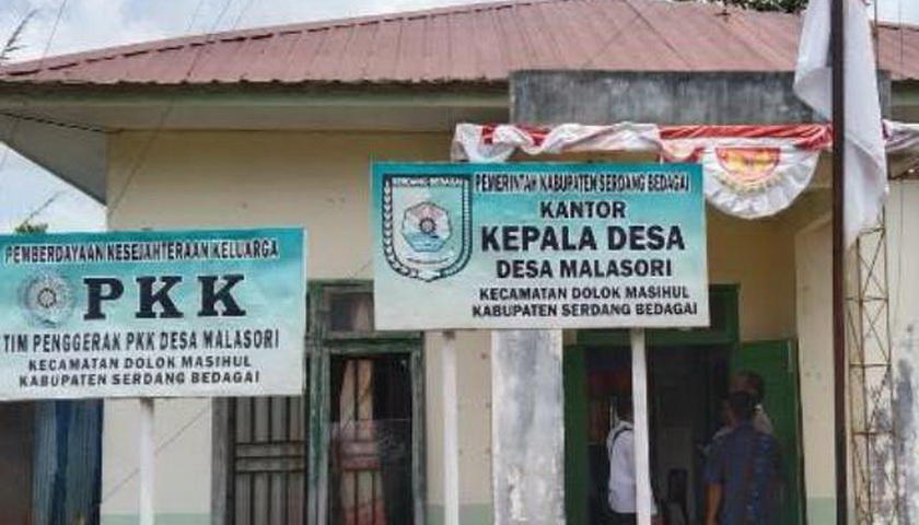 Kepala Desa Malasori Sari Tua Siregar menjelaskan bahwa pelaksanaan pembangunan jalan desa dengan paving block bersumber dari Dana Desa (DD) tahun 2022 sebesar Rp181.133.550, terlaksana sebelum ia menjabat. Pengerjaan itu sudah selesai saat Sarja Purba masih menjabat Kepala Desa Malasori.