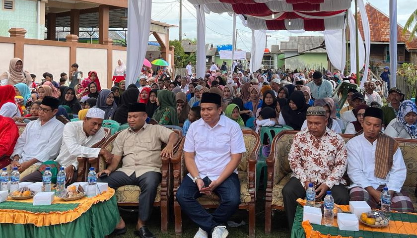 Gerindra dan masyarakat di Perlis Langkat menggelar Tabligh Akbar, bakti sosial, dan turnamen bola voli menyambut Hari Ulang Tahun (HUT) ke-15 Gerindra.