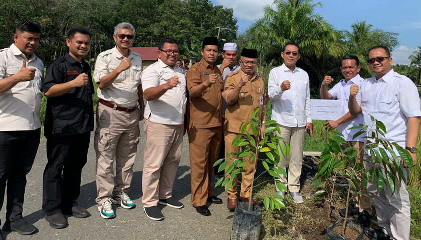 Melanjutkan agenda semarak HUT ke-15 tahun, Partai Gerindra Sumut melakukan kegiatan menanam pohon di Desa Pagaran Tonga, Kecamatan Padang Bolak, Padang Lawas Utara, Senin (20/2/2023).