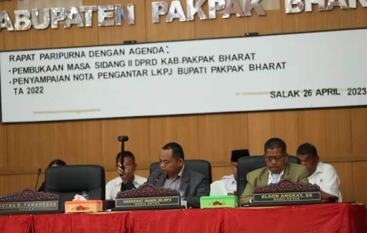 Wakil Bupati Pakpak Bharat H Mutsyuhito Solin Dr MPd menyampaikan Pidato Nota Pengantar Bupati Pakpak Bharat tentang LKPJ Bupati Pakpak Bharat Tahun Anggaran 2022