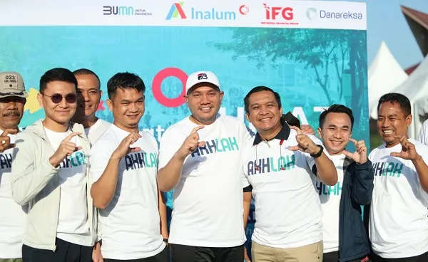 Kementerian BUMN bersama Pemerintah Kabupaten Pakpak Bharat melaksanakan kegiatan jalan santai di Kabupaten Pakpak Bharat, Jumat (17/3/2023).