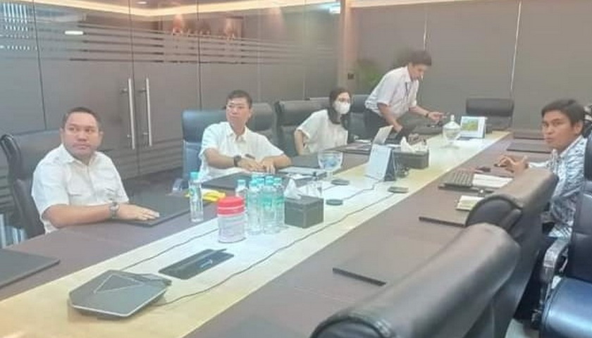 Bupati Pakpak Bharat Franc Bernhard Tumanggor bersama Plt Kadis Ketahanan Pangan dan Pertanian Adei Johan Banurea SP MP mengadakan rapat koordinasi dengan Manajemen PT Parna Raya, offtaker pembangunan 'food estate' di Kabupaten Pakpak Bharat.