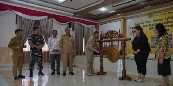 Bupati Pakpak Bharat Franc Bernhard Tumanggor melaunching Kabupaten Pakpak Bharat sebagai salah satu Kabupaten Layak anak (KLA) hari ini di Gedung Bale Sada Arih, Kompleks Kantor Bupati Pakpak Bharat, Kamis (23/3/2023).