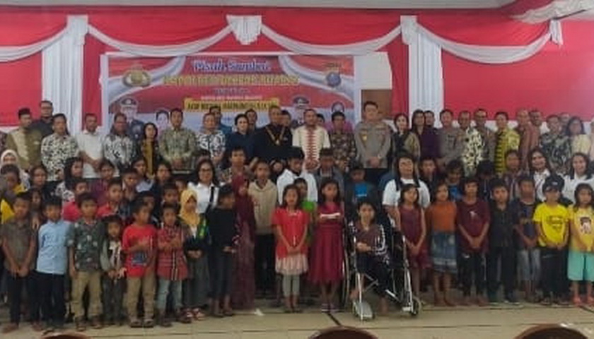 Bupati Pakpak Bharat Franc Bernhard Tumanggor menghadiri acara pisah sambut Kapolres Pakpak Bharat yang dilaksanakan di Gedung Serba Guna, Salak Sabtu (15/4/2023).