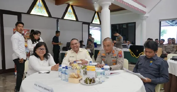 Bupati Pakpak Bharat Franc Bernhard Tumanggor menghadiri Focus Grup Discussion (FGD) 'Pembentukan Kawasan Kewilayahan Tertentu Sebagai Kajian Konsep Pengamanan Destinasi Pariwisata Super Perioritas Danau Toba Sumatera Utara', di Hotel Niagara, Parapat, Rabu (22/2/2023).