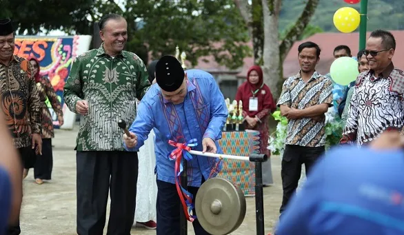 Kepala Dinas Pendidikan Provinsi Sumtera Utara DR H Asren Nasution MA hadir di Kabupaten Pakpak Bharat.