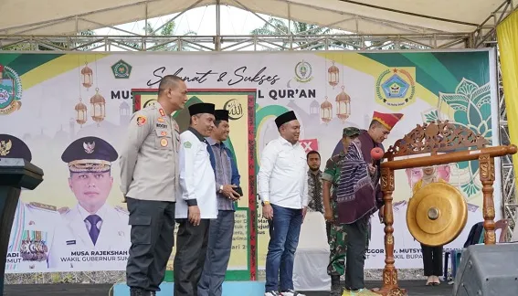 Wakil Gubernur Sumatera Utara H Musa Rajekshah membuka pelaksanaan Musabaqah Tilaqatil Quran di Kecamatan Sitellu Tali Urang Jehe, Senin (27/2/2023) di Lapangan Terminal Cubancer, Kecamatan Sitellu Tali Urang Jehe.