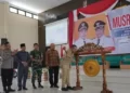 Bupati Pakpak Bharat Franc Bernhard Tumanggor membuka Musyawarah Perencanaan Pembangunan (Musrenbang RKPAD) Pakpak Bharat Tahun 2024, di Balai Diklat BKPSDM Pakpak Bharat, Cikaok, Senin (20/3/3023).