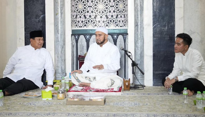 Ketua Umum Partai Gerindra Prabowo Subianto bersilaturahmi Lebaran ke kediaman Habib Syech bin Abdul Qodir Assegaf di Solo, Sabtu (22/4/2023).