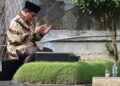 Menteri Pertahanan RI Prabowo Subianto melalukan ziarah ke makam ayahanda-nya, Prof Soemitro Djojohadikusumo, yang merupakan begawan ekonomi Indonesia.