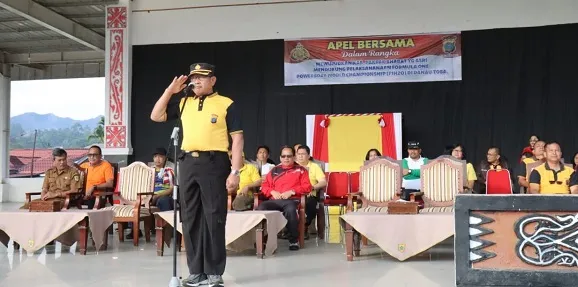 Dalam rangka mewujudkan Pakpak Bharat yang asri serta mendukung pelaksanaan Formula One Powerboat World Championship (F1H20), Polres dan Pemkab Pakpak Bharat melaksanakan Apel Bersama di Lapangan Napasengkut Salak, Senin (16/1/2023).