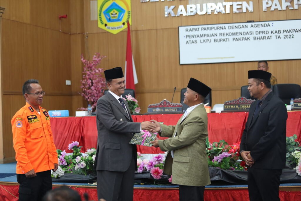 Sidang Paripurna Korum, Mansehat Manik Bacakan Rekomendasi DPRD Atas LKPj Bupati Pakpak Bharat Tahun 2022