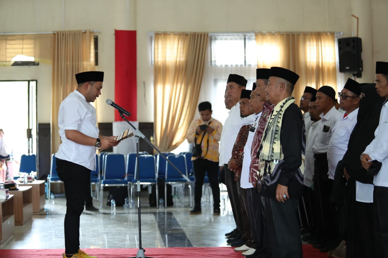 Bupati Pakpak Bharat Franc Bernhard Tumanggor membuka pelaksanaan Musabaqah Tilawatil Quran (MTQ) XX Tingkat Kabupaten Pakpak Bharat dan melantik Dewan Juri, Rabu (3/5/2023), di Aula Balai Diklat BKPSDM Cikaok.
