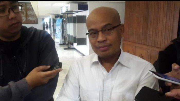 Berita dukacita 'menyelimuti Keluarga Besar Partai Gerindra. Salah seorang politisi partai besutan Prabowo Subianto tersebut, yakni Desmond Mahesa, meninggal dunia pagi ini, Sabtu (24/6//2023, di Rumah Sakit Mayapada Jakarta.