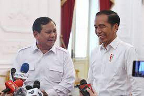 Publik dan pengamat politik di Indonesia sepertinya bisa menyaksikan, bahwa saat ini, Presiden Jokowi semakin menunjukkan kedekatannya terhadap salah seorang menterinya, Prabowo Subianto.