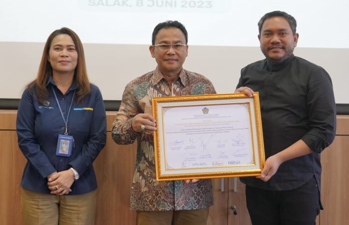 Bupati Pakpak Bharat Franc Bernhard Tumanggor bersama Kepala Kantor Wilayah Direktorat Jenderal Perbendaharaan Provinsi Sumatera Utara Saiful SE Ak MM CA sepakat meningkatkan kwalitas pengelolaan keuangan pada Pemkab Pakpak Bharat.