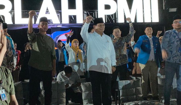 Wali Kota Solo Gibran Rakabuming Raka merupakan pemimpin masa depan. Demikian diungkapkan Menhan RI Prabowo Subianto di hadapan massa Pergerakan Mahasiswa Islam Indonesia (PMII).