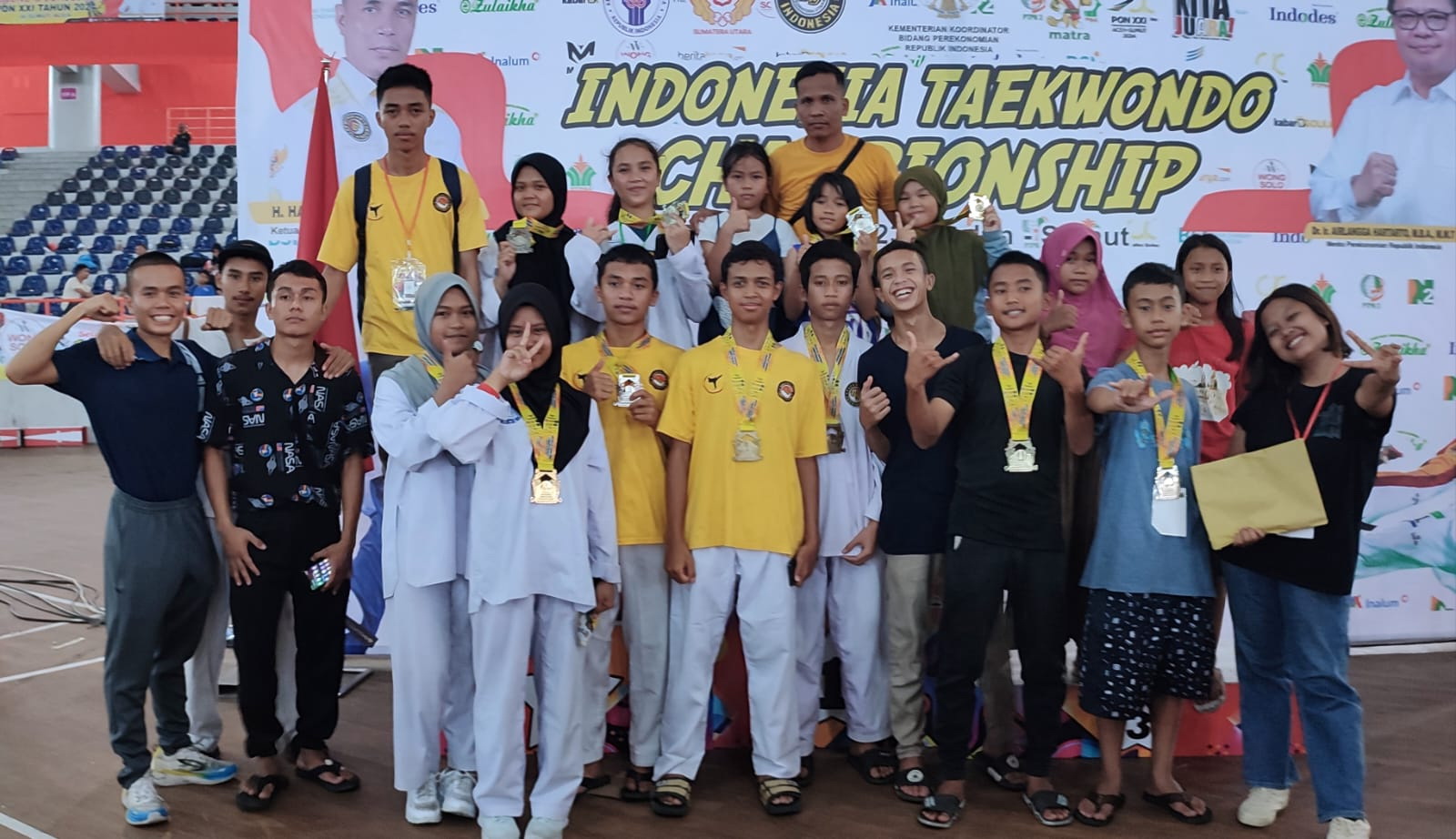 Sejumlah atlit taekwondo asal Pakpak Bharat berhasil menyabet medali emas dan perak pada Kejuaraan Taekwondo Piala Airlangga Hartarto beberapa waktu lalu.