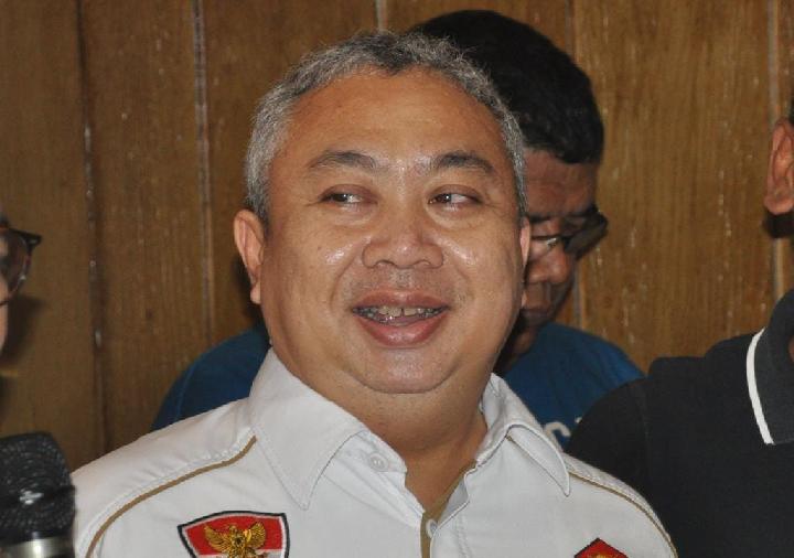 Beberapa waktu lalu, politisi senior PDI Perjuangan, Panda Nababan, menyebut Gibran Rakabuming sebagai anak ingusan. Tak menunggu lama, pernyataan tersebut langsung mendapat 'counter' dari politisi Partai Gerindra.