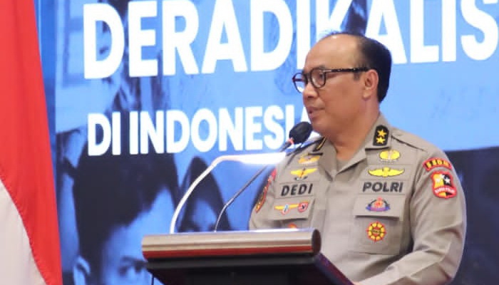 Asisten Kapolri Bidang Sumber Daya Manusia (As SDM) Prof Dr Dedi Prasetyo MHum MSi MM, membedah buku berjudul 'Radikalisme Terorisme dan Deradikalisasi di Indonesia'.