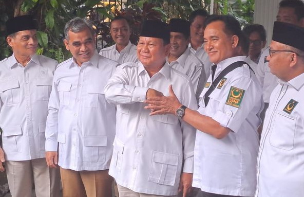 Ketum Partai Gerindra Prabowo Subianto senang sekaligus merasa terharu mendapatkan dukungan dari Partai Bulan Bintang (PBB) sebagai capres di Pilpres 2024.