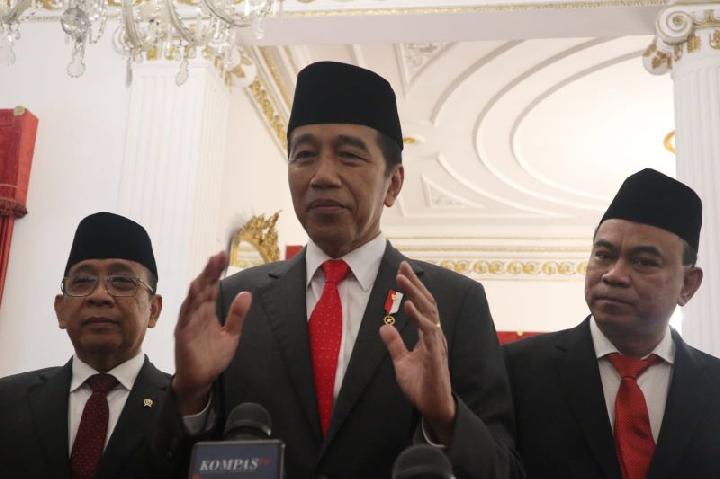 Penunjukan Budi Arie Setiadi sebagai Menkominfo, menurut para pengamat, memberi makna tersirat. Di mana Budi adalah Ketum Relawan Projo (Pro Jokowi), yang diketahui mendukung Prabowo Subianto.