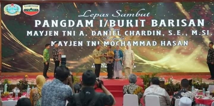 Bupati Pakpak Bharat Franc Bernhard Tumanggor menghadiri acara Lepas Sambut Pangdam I/BB di Aula T Rizal Nurdin, Kompleks Rumah Dinas Gubernur Sumatera Utara, Medan.