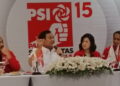 Ketum Partai Gerindra Prabowo Subianto dapat sambutan hangat saat tiba di Kantor DPP PSI. Kedatangannya disambut langsung oleh Ketua Umum (Ketum) PSI Giring Ganesha.