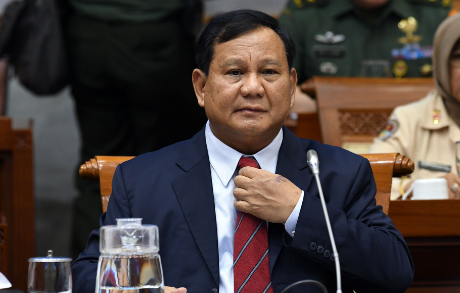 Berbagai survei menempatkan Prabowo Subianto pada posisi pertama. Menhan RI ini selalu mengungguli capres-capres lainnya seperti Ganjar Pranowo dan Anies Baswedan.