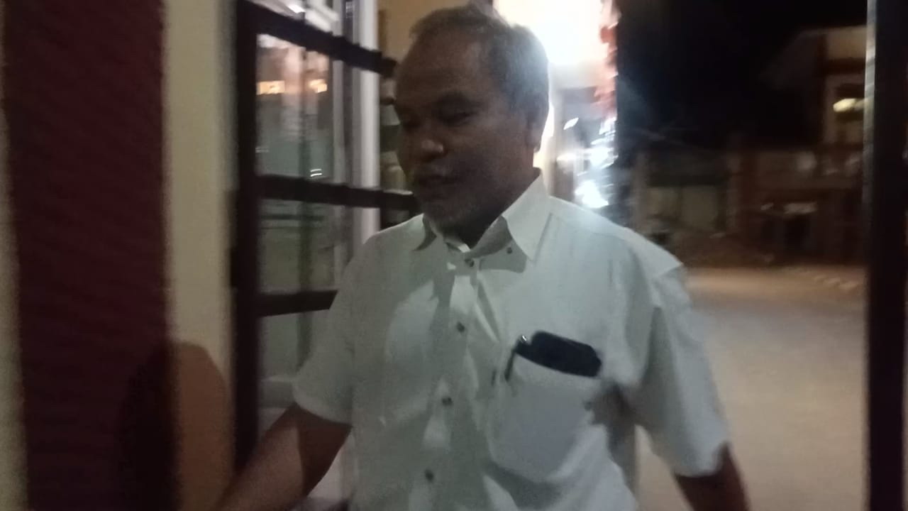 Tim Bupati Percepatan Pembangunan (TBPP) besutan Bupati Samosir, Charles Sitindaon ST MT diperiksa di Mapolres Samosir, Rabu (2/8/2023).