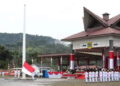 Bupati Pakpak Bharat Franc Bernhard Tumanggor memimpin Upacara Peringatan Detik-detik Proklamasi Kemerdekaan RI ke 78 Tahun 2023 tingkat Kabupaten Pakpak Bharat.