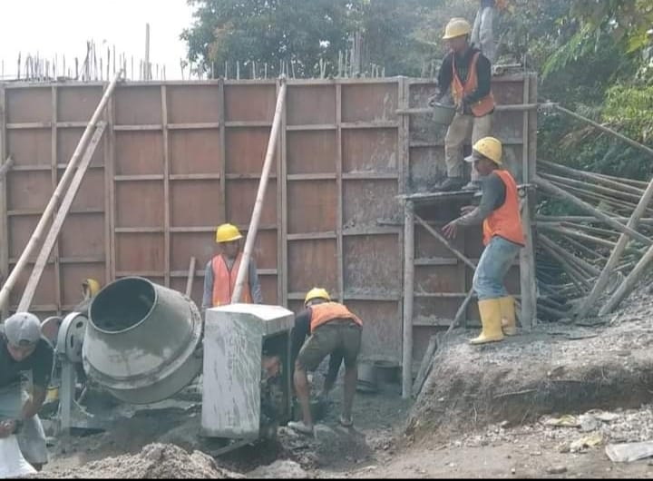 Pengerjaan PSAB Sapo Pulo di Kabupaten Pakpak Bharat hampir rampung dikerjakan. Terlihat di lapangan, 85% pengerjaan konstruksi berupa pemasangan pipa saluran, bak penampung (reservoar) dan sarana pendukung lainnya telah dikerjakan.
