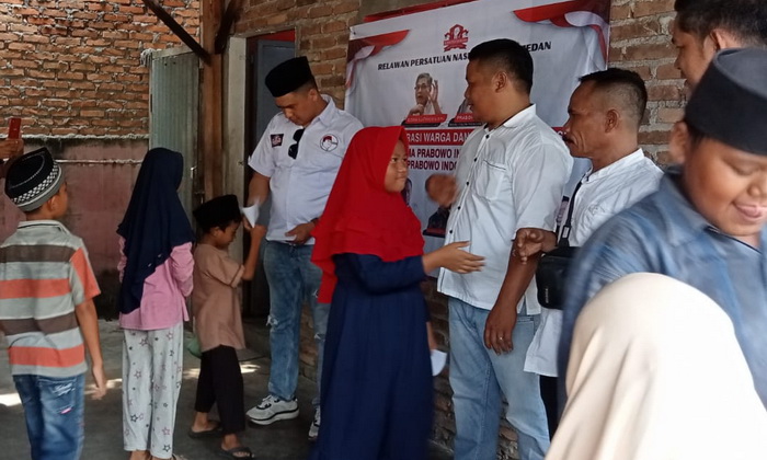 Dewan Pimpinan Cabang Relawan Persatuan Nasional (DPC RPN) Kabupaten Deli Serdang menggelar kegiatan Jumat Barokah, dengan memberi santunan dan makan bersama dengan puluhan anak yatim.