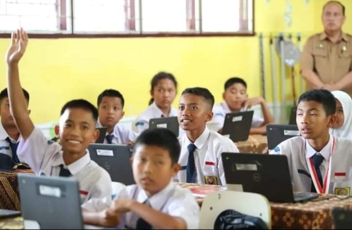Pemkab Pakpak Bharat melalui Sekretaris Daerah Jalan Berutu SPd MM menyampaikan, bahwa pihaknya akan terus mendukung SMP Negeri 1 Salak sebagai Pelaksana Sekolah Rujukan Google di Kabupaten Pakpak Bharat.