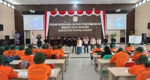 Pemkab Pakpak Bharat melalui Dinas Pariwisata dan Kebudayaan (Disparbud) menggelar pelatihan pemandu wisata buatan outbound, Senin (25/9/2023).