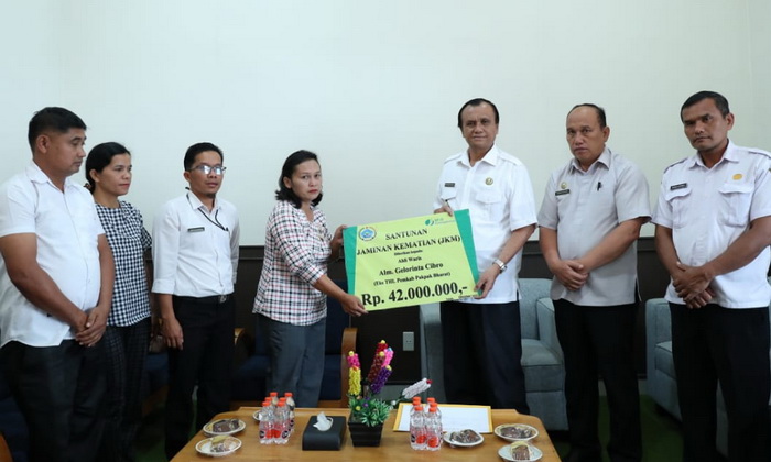 Tenaga Harian Lepas yang bekerja di seluruh instansi Pemkab Pakpak Bharat sudah harus masuk dalam perlindungan BPJS Ketenagakerjaan.