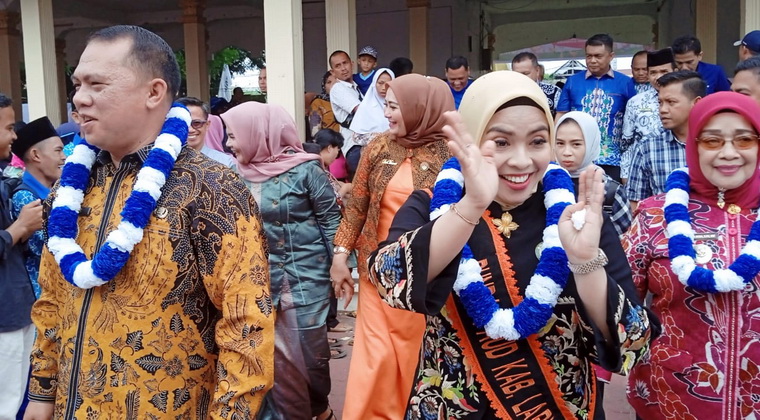 Bunda Pendidikan Anak Usia Dini (PAUD) dr Hj Maya Hasmita Erik Adtrada Ritonga, menggelar Gebyar PAUD 2023. Berlangsung di Lapangan Ikabina MH Thamrin Rantauprapat, Kecamatan Rantau Utara, Kamis (19/10/2023).