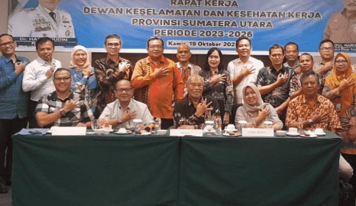 Dewan Keselamatan dan Kesehatan Kerja Provinsi (DK3P) Sumut menggelar rapat kerja di Hotel Emerald Garden Medan, Kamis (19/10/2023), dibuka Kadis Ketenagakerjaan Sumut Ir Abdul Haris Lubis MSi.