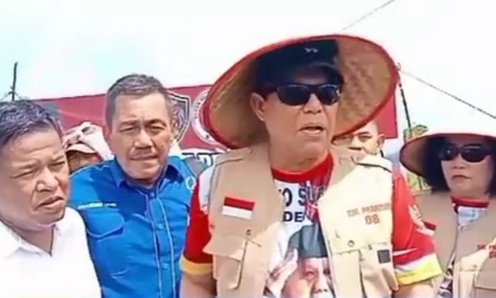 Relawan Prabowo Subianto wilayah Sumatera Utara bersama masyarakat dan simpatisan di Cengkeh Turi, Kecamatan Binjai, Kota Binjai melakukan panen raya