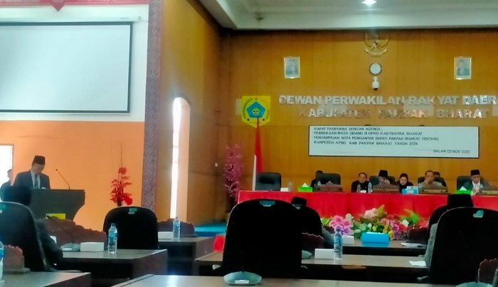 Dewan Perwakilan Rakyat Daerah (DPRD) Kabupaten Pakpak menggelar Masa Sidang III. Agendanya adalah Penyampaian Nota Pengantar Bupati Pakpak Bharat tentang Ranperda APBD Tahun 2024.