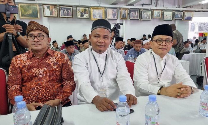 Kyai Khambali menghadiri acara Mujadalah Kyai Kampung di Malang Jatim yang menghadirkan para capres.