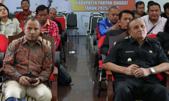 Wakil Bupati Pakpak Bharat H Mutsyuhito Solin Dr MPd membuka Forum Konsultasi Publik Penyusunan Rancangan Awal Rencana Pembangunan Jangka Panjang Daerah Pakpak Bharat Tahun 2025-2045,