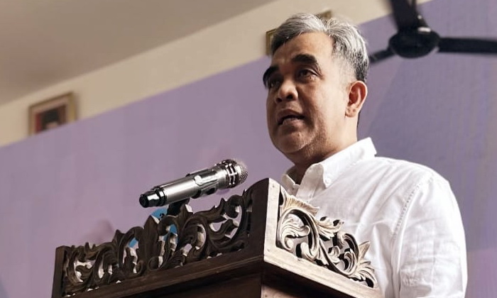 Sekjen Partai Gerindra Ahmad Muzani menghadiri Konsolidasi Akbar DPD Gerindra Lampung, Jumat (8/12/2023). Dalam sambutannya, Muzani meminta setiap kader Gerindra Lampung harus semakin masif mengkampanyekan dan mensosialisasikan program-program Prabowo Gibran.