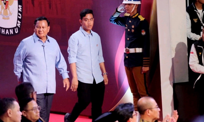 Prabowo Subianto menegaskan, bahwa pemimpin itu harus 'ing ngarso sung tulodo'.