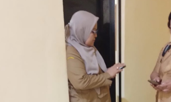 Kepala SMAN 1 Namorambe Anna Simanjuntak SPd MM, Senin (11/12/2023, menghadiri panggilan penyidik Polresta Deliserdang Unit Reskrim.