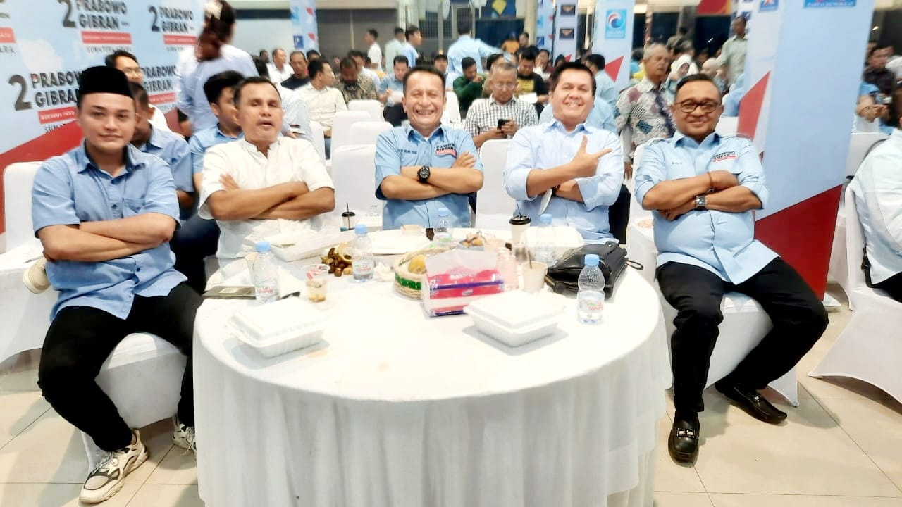 Tim Kampanye Daerah (TKD) Prabowo Gibran Provinsi Sumatera Utara menggelar Nonton Bareng (Nobar) Debat Calon Wakil Presiden (Cawapres) di Posko Pemenangan Jalan Balaikota Medan, Jumat (22/12/2023).