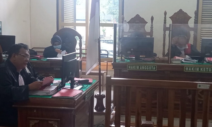 Sidang perdana perkara tindak pidana pemberitahuan bohong (hoax) dan atau Informasi Teknologi dan Elektronik (ITE) menimbulkan rasa kebencian atau permusuhan individu dan/atau kelompok masyarakat tertentu berdasarkan atas suku, agama, ras, dan antargalongan (SARA) atas nama Boasa J Simanjuntak alias Boasa Simanjuntak, Senin (18/12/2023), berjalan hangat.