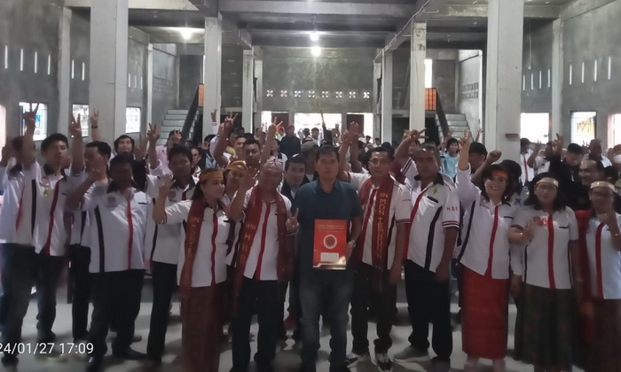 Ormas HBB (Horas Bangso Batak) mempertegas dukungan mereka kepada Pasangan Prabowo Gibran. Penegasan itu muncul saat acara pelantikan DPK HBB Medan Tembung, yang dirangkai dengan deklarasi dukungan kepada Prabowo Gibran.