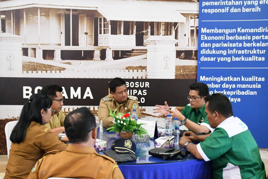 Universitas Sumatera Utara akan malaksanakan Kuliah Kerja Nyata (KKN) Bersama Internasional di Kabupaten Samosir. Hal ini sebagai tindak lanjut pembicaraan Bupati Samosir dengan Rektor USU pada saat penandatanganan MoU beberapa waktu lalu.